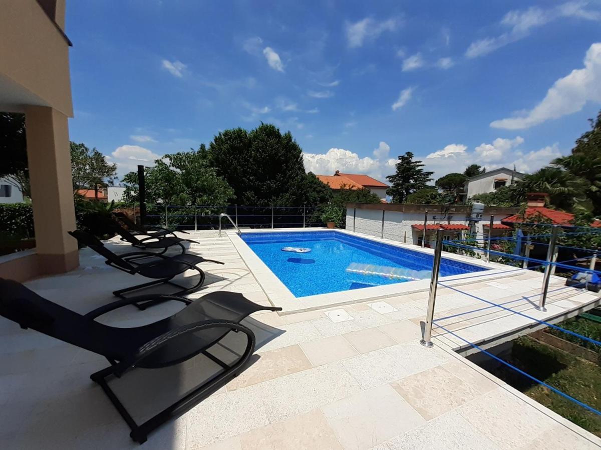 Apartment Hana With A Private Pool Малинська Екстер'єр фото