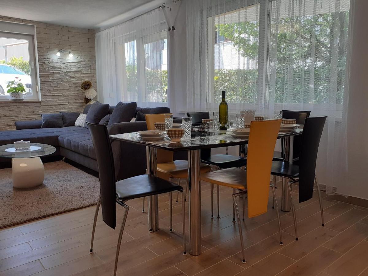 Apartment Hana With A Private Pool Малинська Екстер'єр фото
