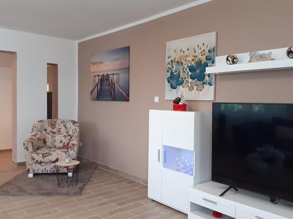 Apartment Hana With A Private Pool Малинська Екстер'єр фото