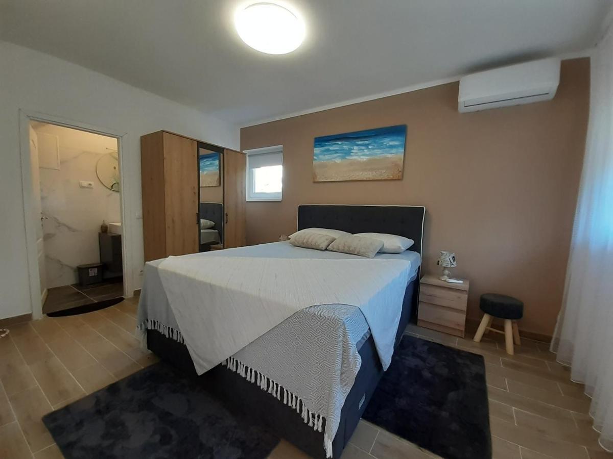 Apartment Hana With A Private Pool Малинська Екстер'єр фото