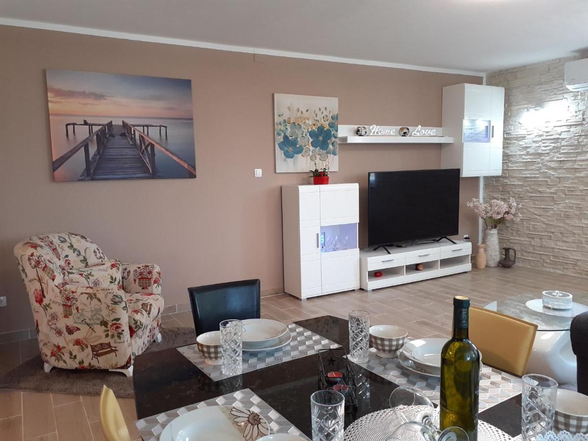 Apartment Hana With A Private Pool Малинська Екстер'єр фото
