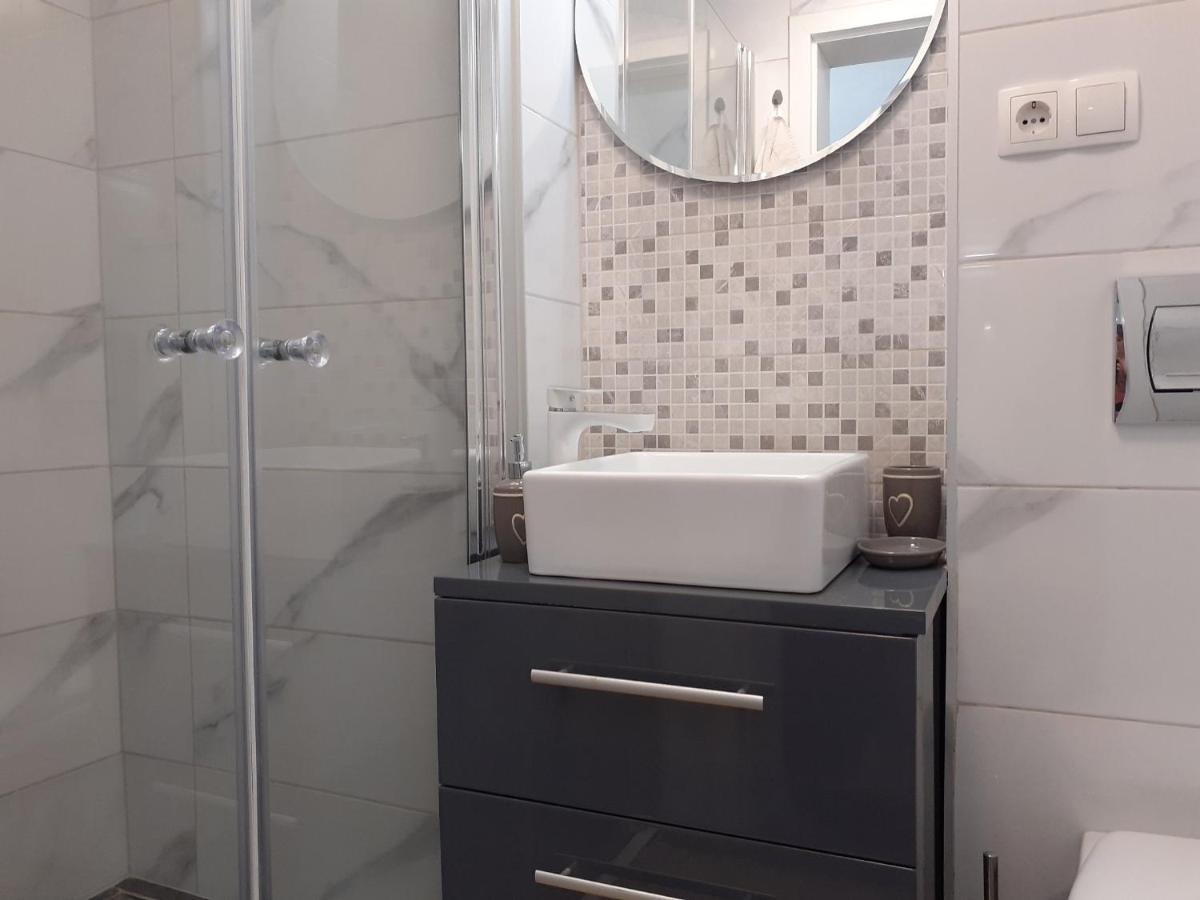 Apartment Hana With A Private Pool Малинська Екстер'єр фото