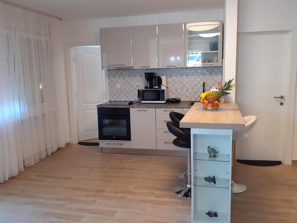 Apartment Hana With A Private Pool Малинська Екстер'єр фото